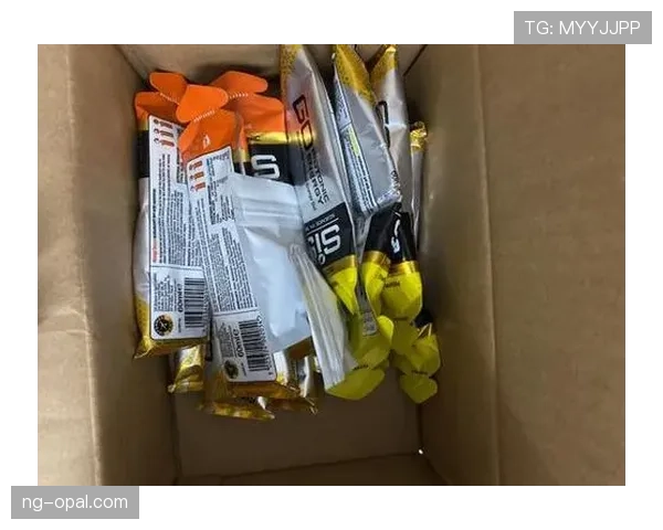 仲满家的冰箱里塞满了能量胶,连饮料都按训练计划排班 仲满家的冰箱里塞满了能量胶,连饮料都按训练计划排班
